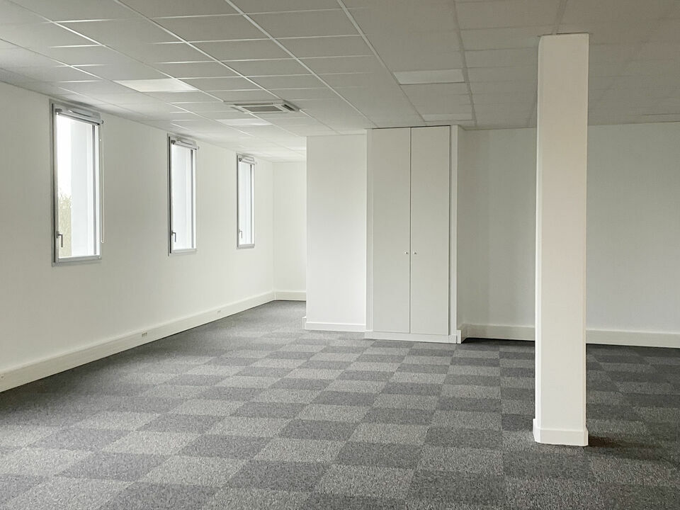 BUREAUX NEUFS AU SEIN D'UN CADRE NATUREL ET BOISE AU COEUR DE LA ZAC DU VERGER