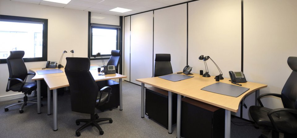 A L'EST DE NANTES, LOCATION DE BUREAUX DANS CENTRE D'AFFAIRES DANS UN PARC TERTIAIRE