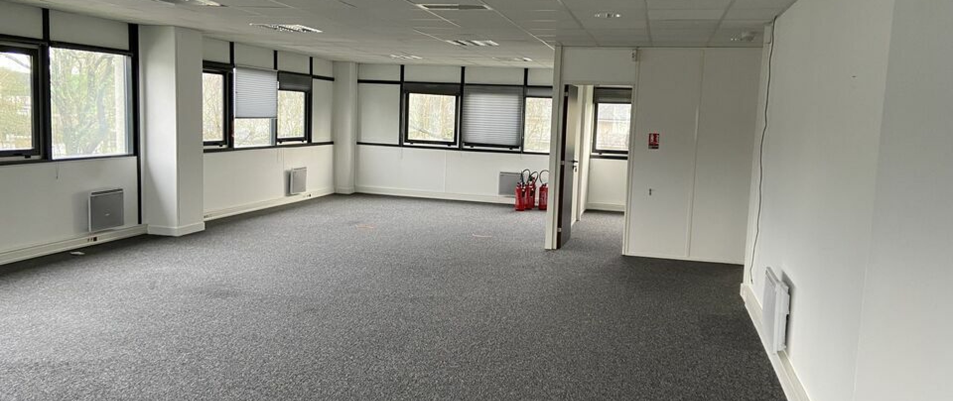 A L'EST DE NANTES, LOCATION DE BUREAUX DANS UN IMMEUBLE INDEPENDANT.