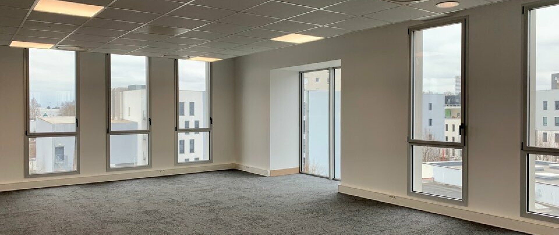 BUREAUX NEUFS A LOUER PROCHE PERIPHERIQUE OUEST ET TRAMWAY