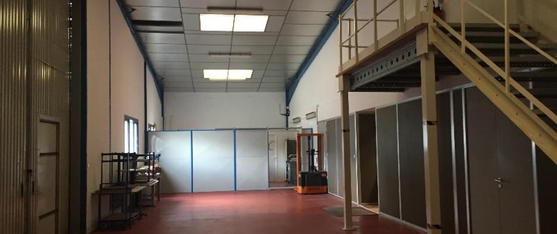 NANTES NORD-OUEST, A SAINT-HERBLAIN, LOCAL D'ACTIVITE A LOUER AVEC BELLE VISIBILITE