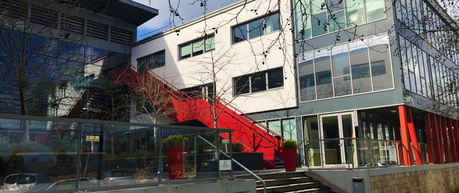 AU NORD OUEST DE NANTES, TRES BEL IMMEUBLE AU COEUR DE LA ZAC AR MOR ZENITH - IDEAL CENTRE D'APPEL