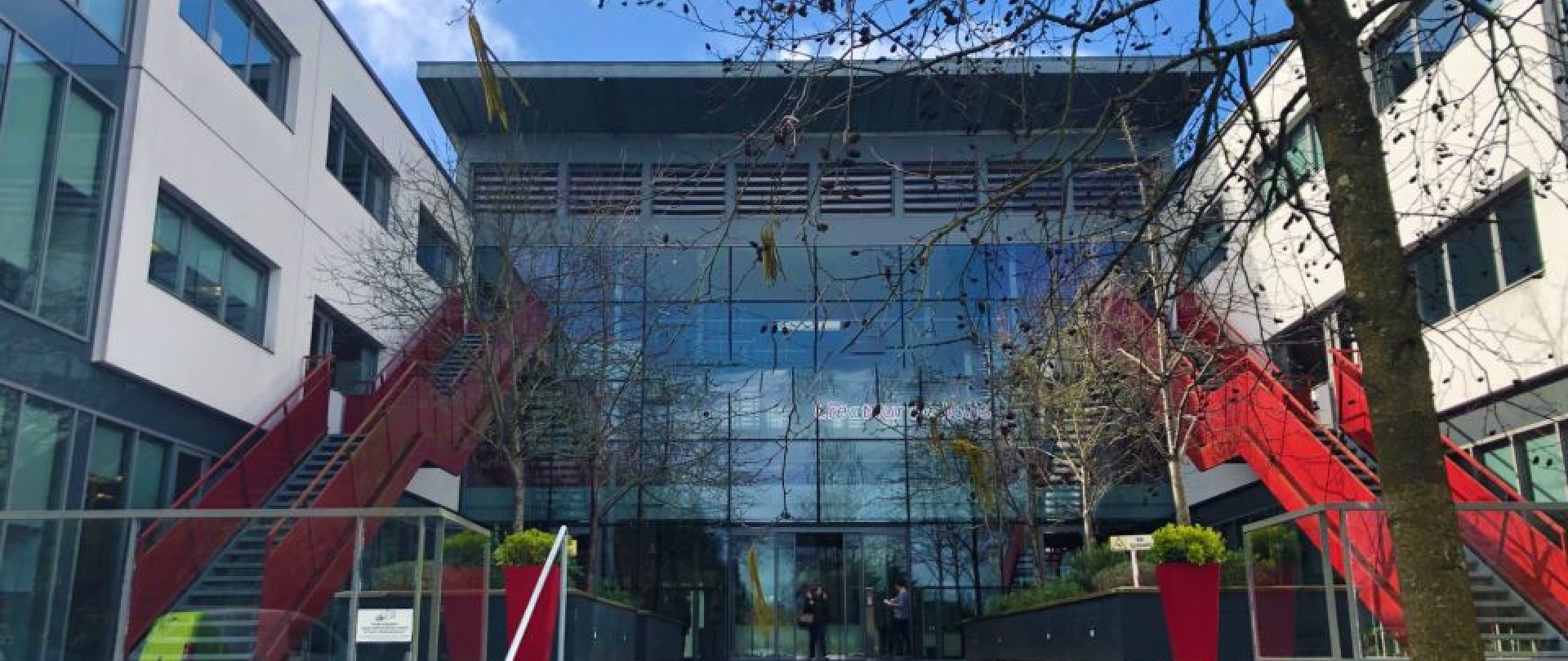 AU NORD OUEST DE NANTES, TRES BEL IMMEUBLE AU COEUR DE LA ZAC AR MOR ZENITH - IDEAL CENTRE D'APPEL