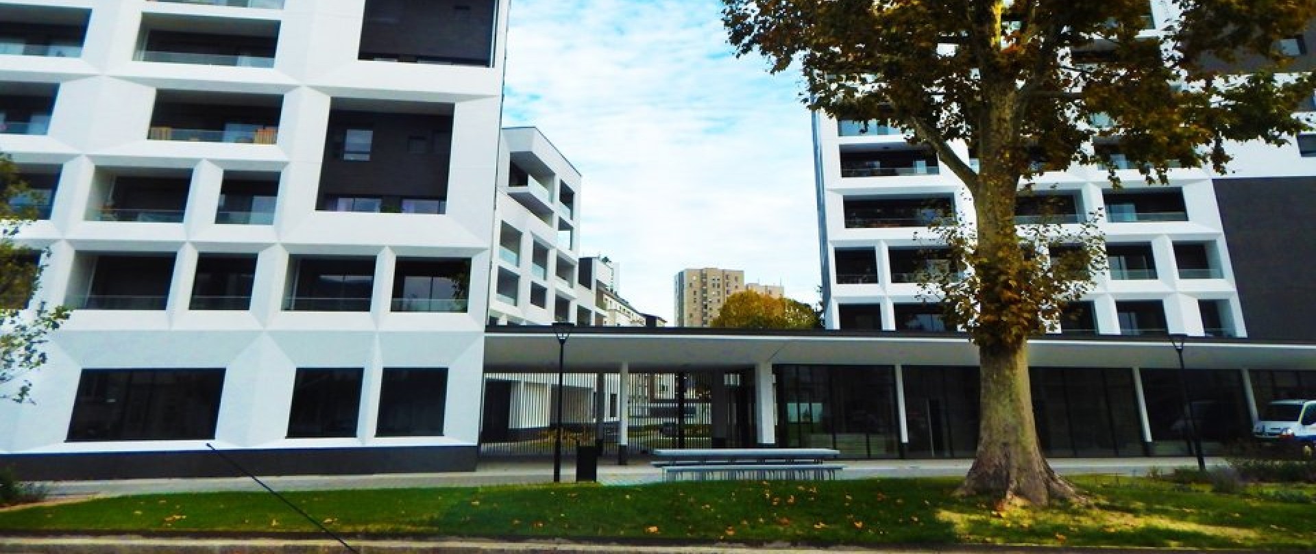 BELLE VISIBILITÉ AU COEUR DU QUARTIER D'AFFAIRES EURONANTES