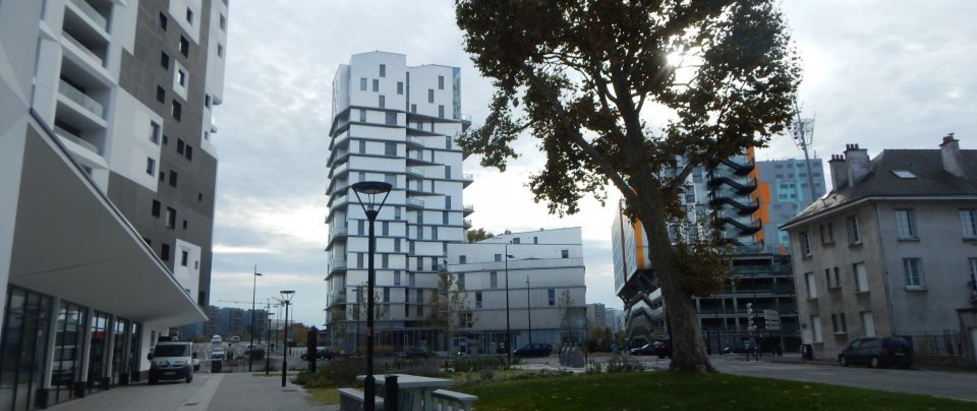 BELLE VISIBILITÉ AU COEUR DU QUARTIER D'AFFAIRES EURONANTES