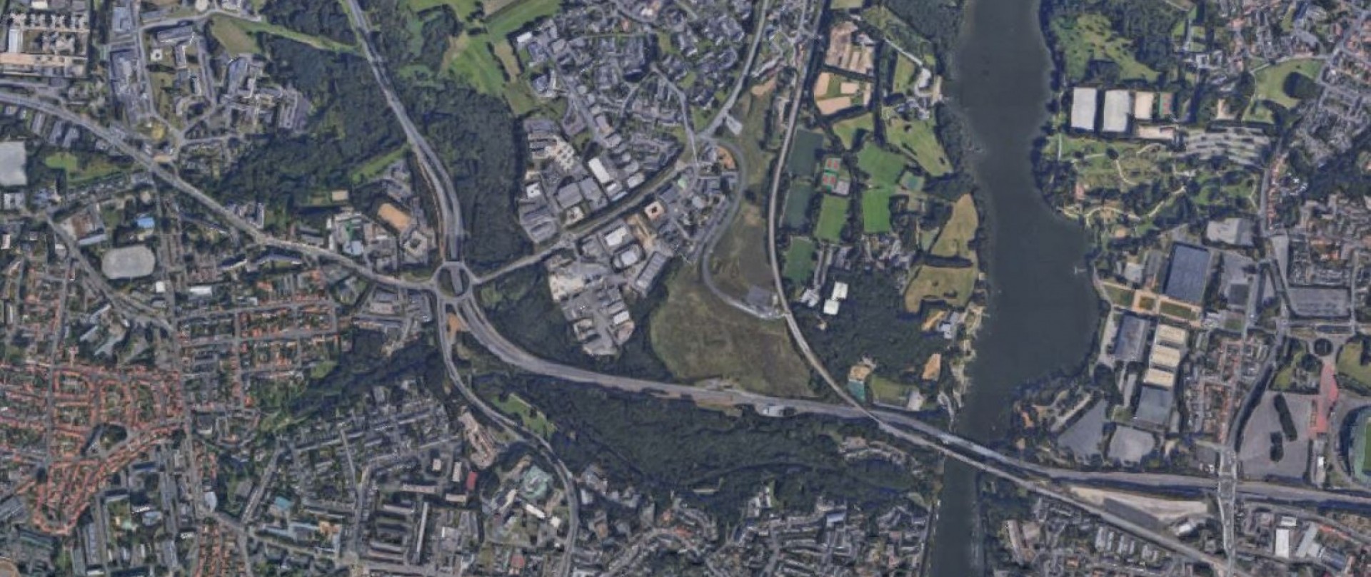 AU NORD DE NANTES, IMMEUBLE NEUF INDEPENDANT DE BUREAUX AU COEUR DU PARC DE LA GESVRINE