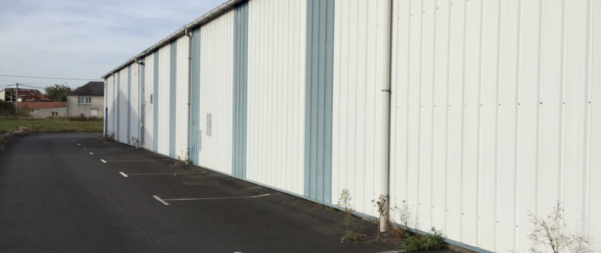 LOCAL D'ACTIVITE A VENDRE AVEC FORT POTENTIEL ET VISIBILITE