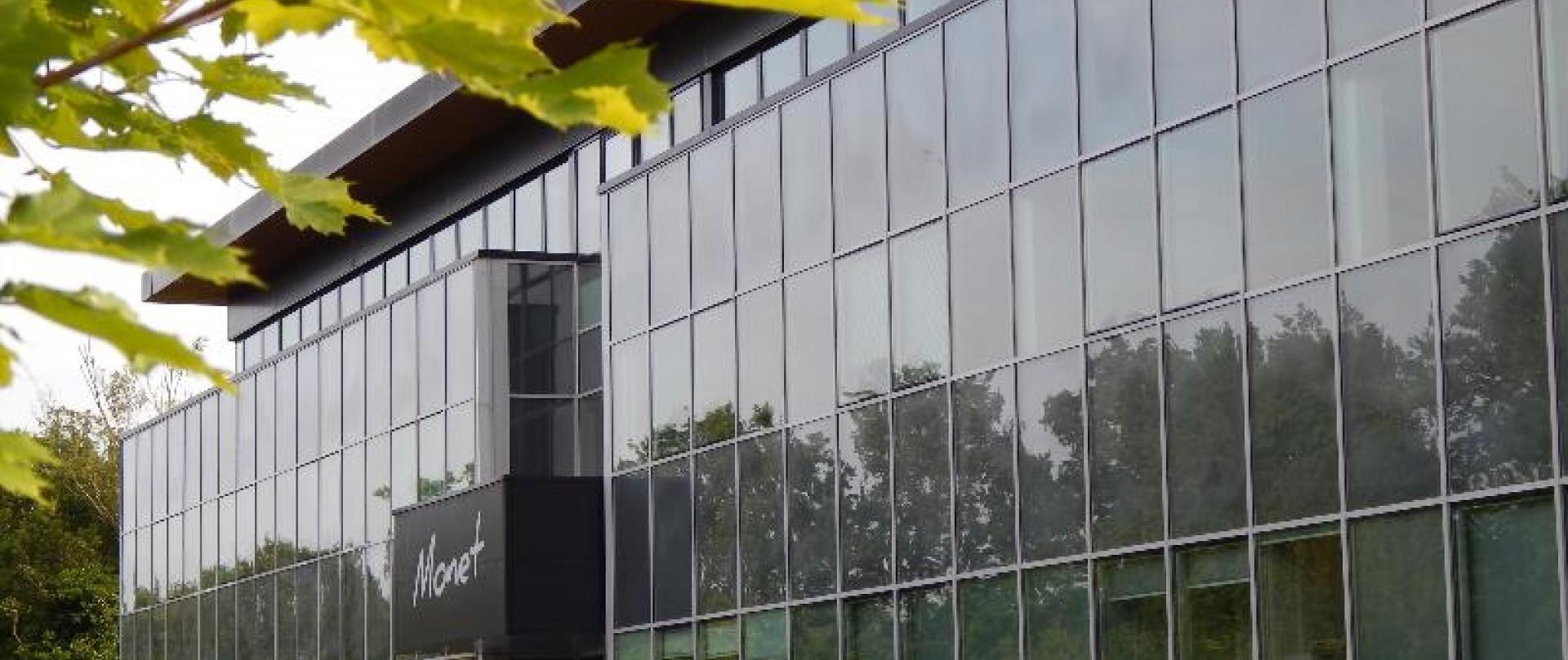 BUREAUX A LOUER DANS BEL ENVIRONNEMENT DE TRAVAIL A PROXIMITÉ DU TRAM-TRAIN