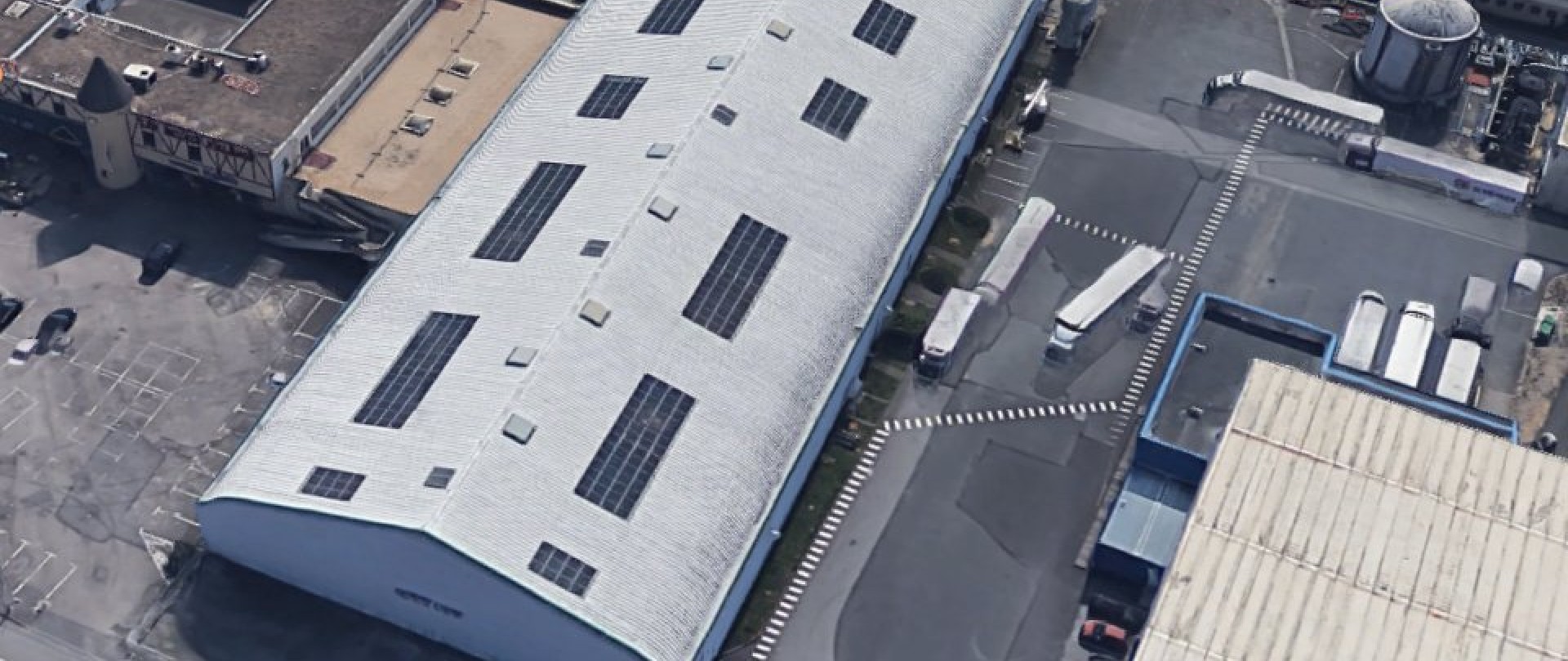 NORD OUEST, PROCHE DU PERIPHERIQUE, ENSEMBLE DE STOCKAGE. IDEAL ACTIVITE LOGISTIQUE.