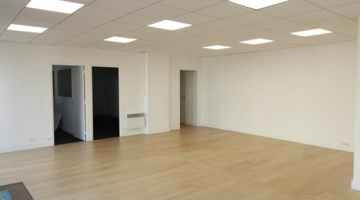 SAINT-HERBLAIN - LOCAL COMMERCIAL DE 96 m² A LOUER