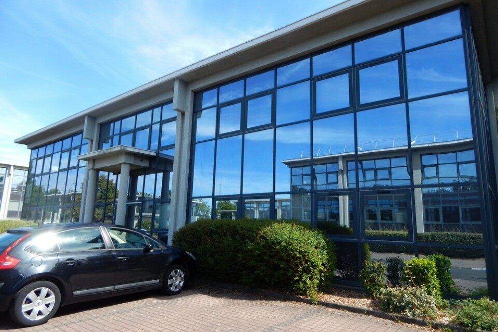 A L'EST DE NANTES, LOCATION DE BUREAUX DANS UN IMMEUBLE INDEPENDANT.