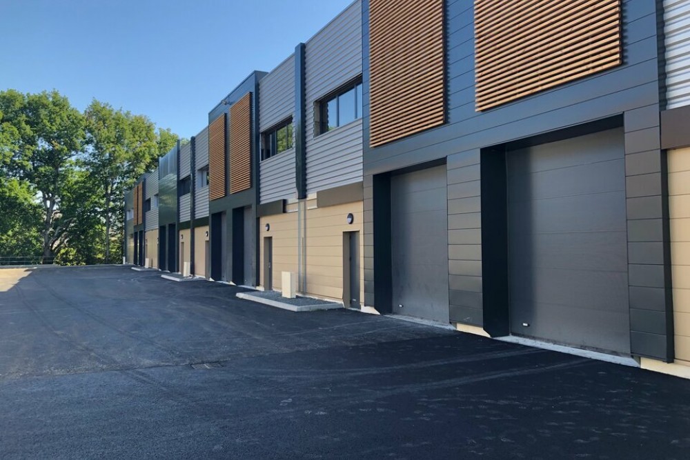 NANTES NORD-OUEST - CELLULE D'ACTIVITE RECENTE DE 147 m² AU SEIN D'UN VILLAGE ARTISAN SECURISE.