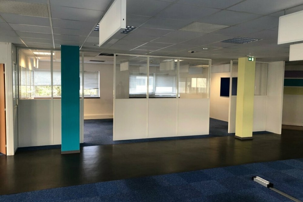 NORD EST - SURFACE DE BUREAUX DE 920 m² AVEC 49 STATIONNEMENTS