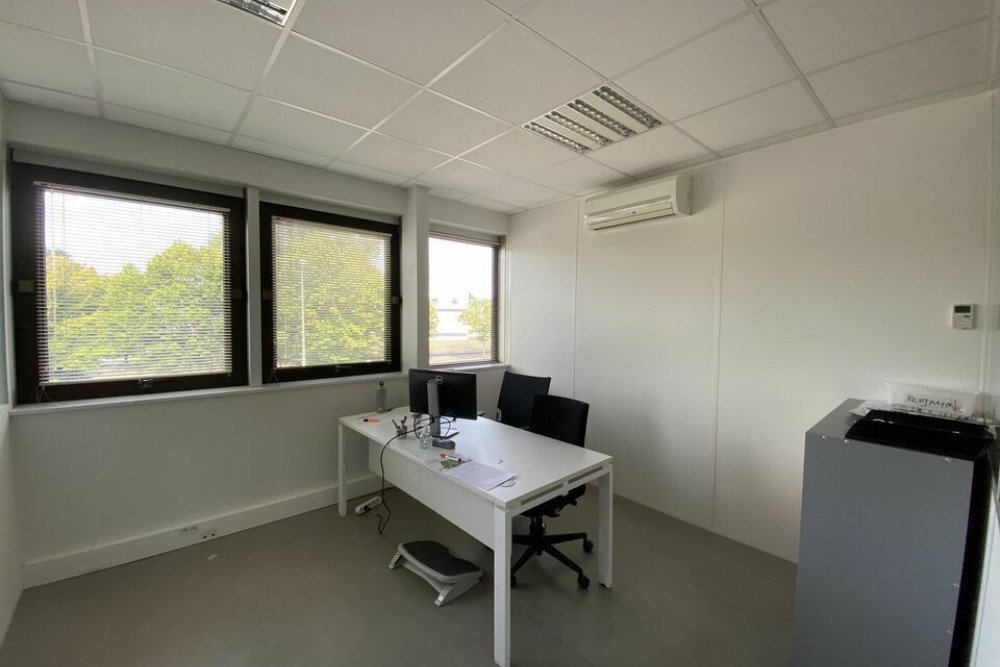 BUREAUX A PROXIMITE DE NANTES CENTRE ET DU PERIPHERIQUE AU COEUR DU BAS CHANTENAY 