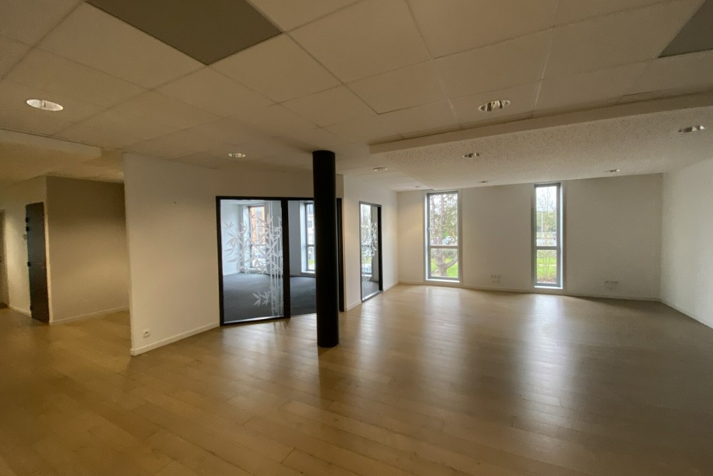 SAINT HERBLAIN - SPECIAL INVESTISSEUR - PLATEAUX DE BUREAUX POUR 465 m² AU TOTAL 