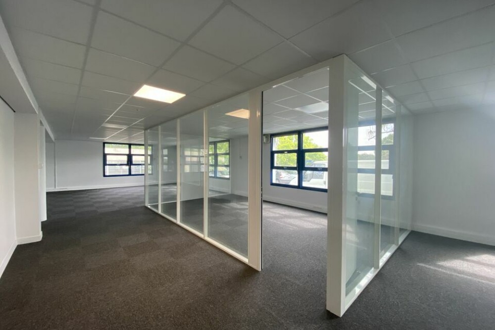 BOUGUENAIS -  PLATEAU DE 215 m² DE BUREAUX A LOUER