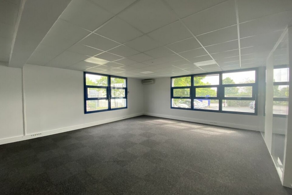 BOUGUENAIS -  PLATEAU DE 215 m² DE BUREAUX A LOUER