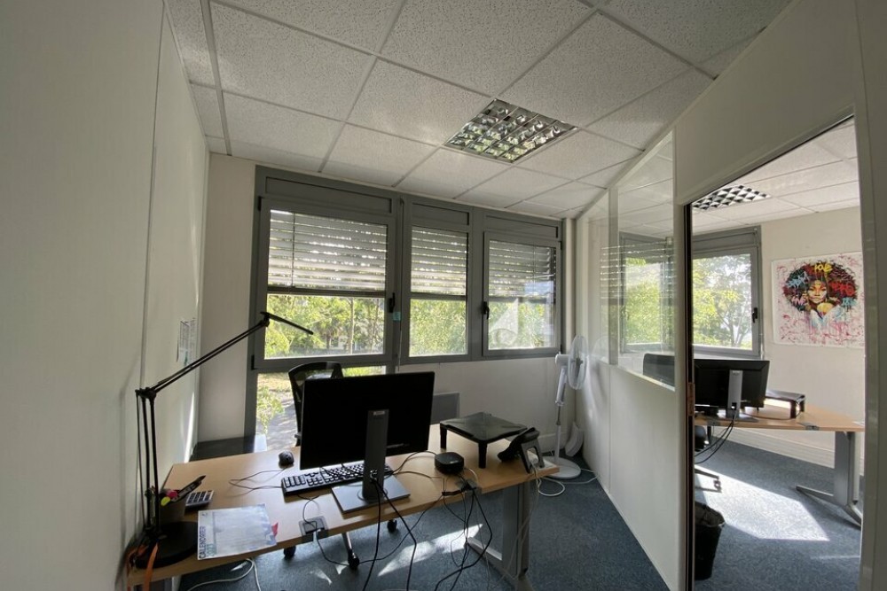 SAINT HERBLAIN - IMMEUBLE INDEPENDANT 987 m² DE BUREAUX A LOUER