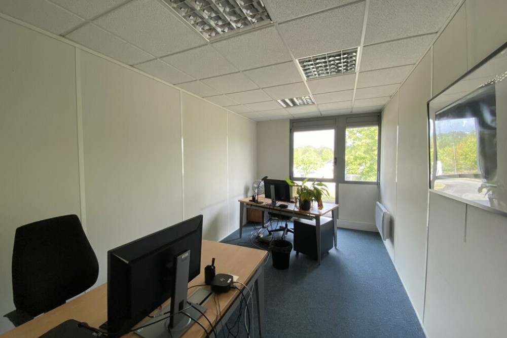 SAINT HERBLAIN - IMMEUBLE INDEPENDANT 987 m² DE BUREAUX A LOUER