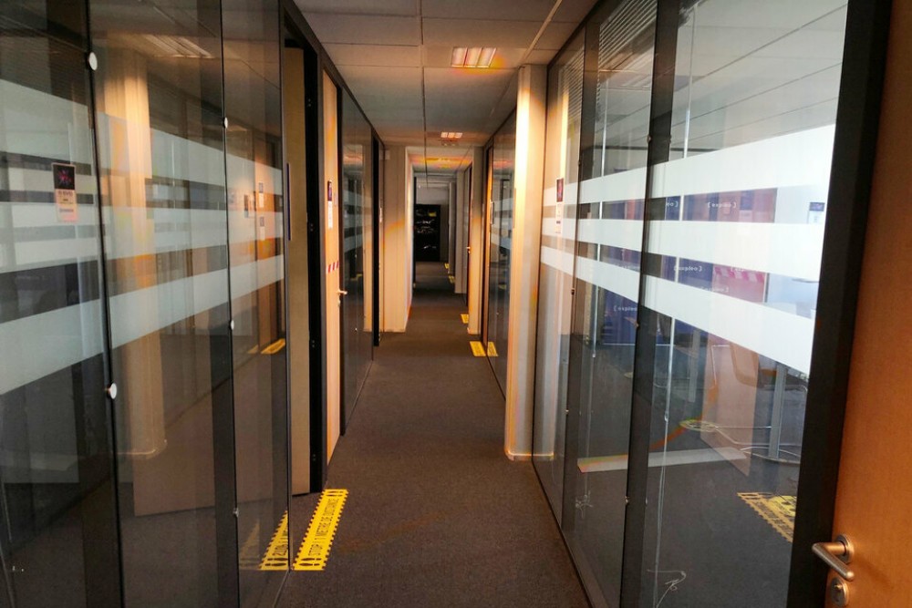 A L'OUEST DE NANTES, A PROXIMITE IMMEDIATE DU TRAMWAY  - 1 011 m² DE BUREAUX A LOUER