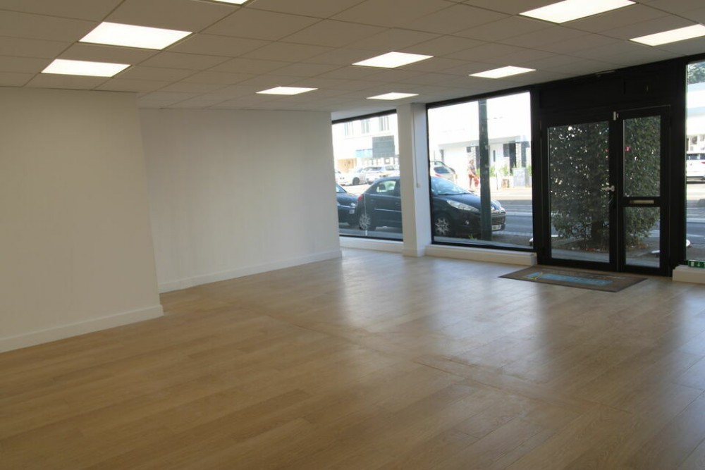 SAINT-HERBLAIN - LOCAL COMMERCIAL DE 96 m² A LOUER