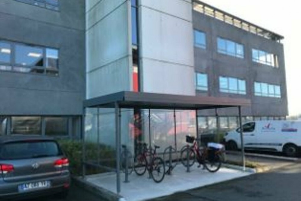 NANTES NORD - IMMEUBLE INDEPENDANT DE BUREAUX DE 1 572 m² ENVIRON AVEC DE NOMBREUX PARKINGS
