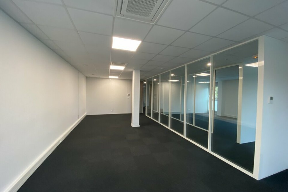 A L'EST DE NANTES, BUREAUX AU PIED DU CHRONOBUS - 222 m² DE BUREAUX A LOUER