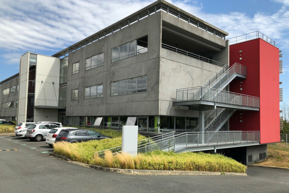 NANTES NORD - 2 477 m² DE BUREAUX EN RDC AVEC UNE BELLE VISIBILITE