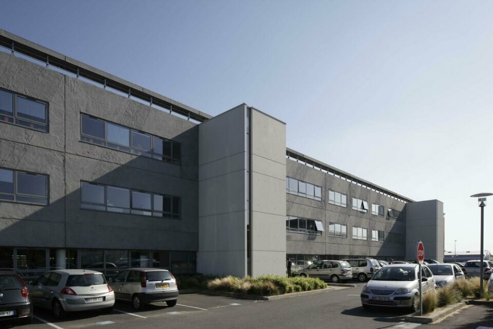 NANTES NORD - 2 477 m² DE BUREAUX EN RDC AVEC UNE BELLE VISIBILITE