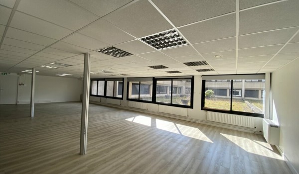 ILE DE NANTES, BUREAUX A PROXIMITE DU BUSWAY - 370 m²  A LOUER