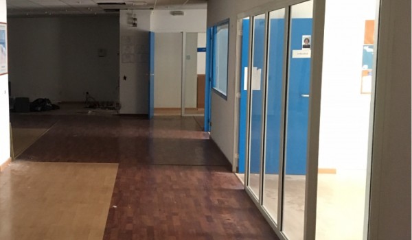 NANTES CENTRE - BELLE SURFACE A VENDRE DE 1270 M² ENVIRON AVEC 40 PARKINGS 