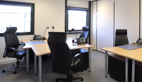 A L'EST DE NANTES, LOCATION DE BUREAUX DANS CENTRE D'AFFAIRES DANS UN PARC TERTIAIRE