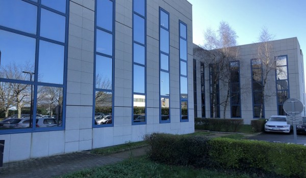 AU COEUR DE LA ZONE ATLANTIS - Deux plateaux de bureaux de 297 m² et 128 m²