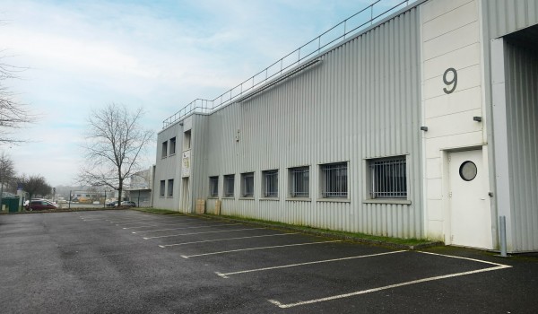 SAINT HERBLAIN - AU COEUR DE LA ZI DE LA LORIE - PLUSIEURS CELLULES D'ACTIVITE A LOUER