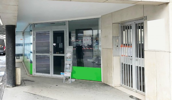 EXCELLENTE VISIBILITÉ POUR CE LOCAL COMMERCIAL A VENDRE EN HYPERCENTRE