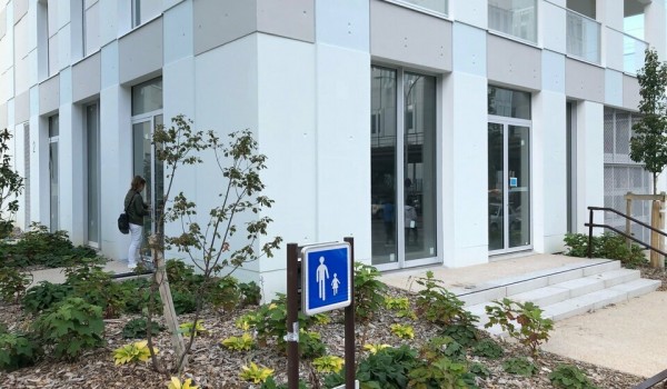 ILE DE NANTES - LOCAL COMMERCIAL AVEC BELLE VISIBILITE