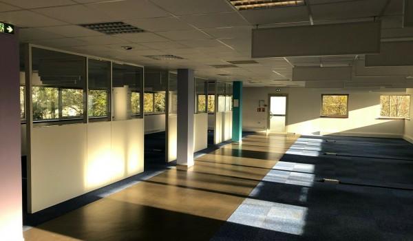 NORD EST - SURFACE DE BUREAUX DE 920 m² AVEC 49 STATIONNEMENTS