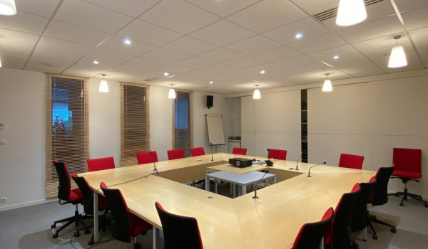 AU NORD OUEST DE NANTES, LOCATION DE BUREAUX RECENTS, CLOISONNES