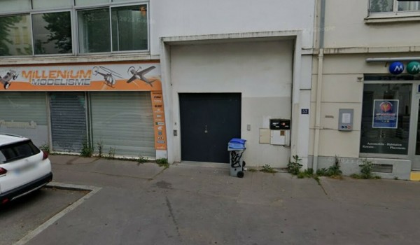 ILE DE NANTES, SUR AXE PASSANT BELLE SURFACE DE VENTE INDEPENDANTE ET RARE A LA VENTE