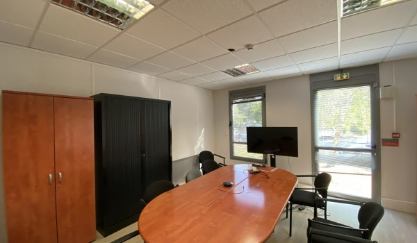 SAINT HERBLAIN - IMMEUBLE INDEPENDANT 987 m² DE BUREAUX A LOUER
