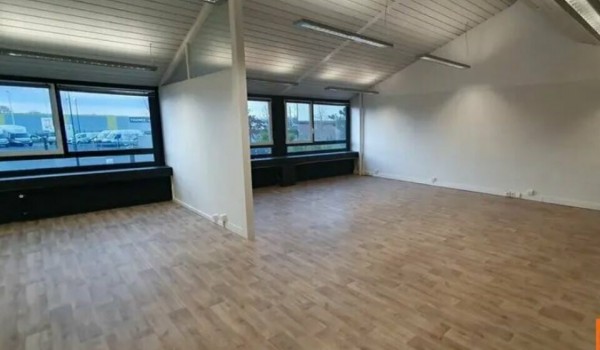 SAINT HERBLAIN - BATIMENT INDEPENDANT DE BUREAUX DE 1 734 m²