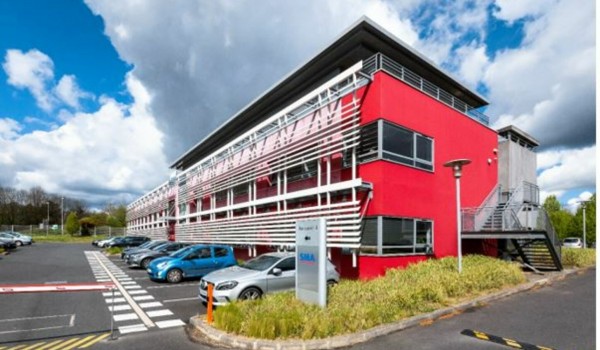 NANTES NORD - IMMEUBLE INDEPENDANT DE BUREAUX DE 1 572 m² ENVIRON AVEC DE NOMBREUX PARKINGS