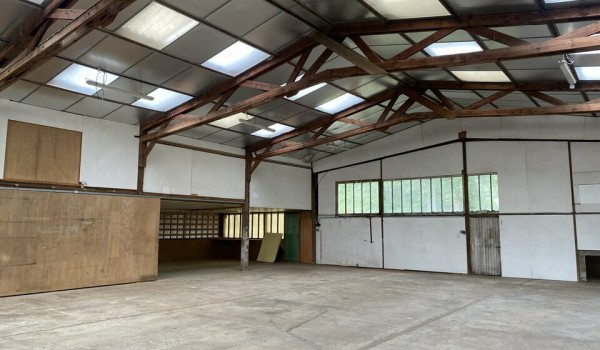 CORCOUE SUR LOGNE - BATIMENT D'ACTIVITE DE 583 m² A LOUER