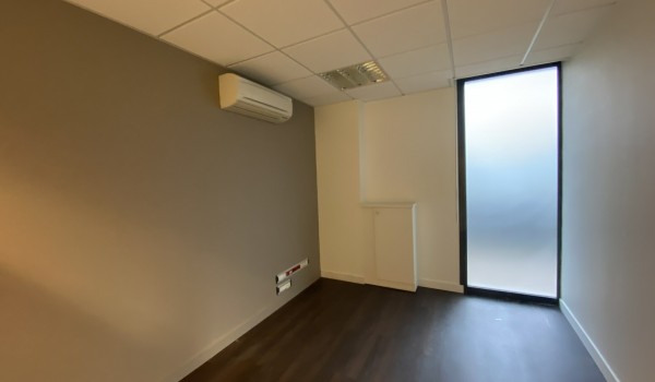 QUARTIER BEAUJOIRE - LOCAL COMMERCIAL DE 213 m² ENVIRON A LOUER 