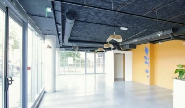 ILE DE NANTES, EN PLEIN COEUR DU QUARTIER DE LA CREATION - LOCAL COMMERCIAL DE 102 m² A LOUER