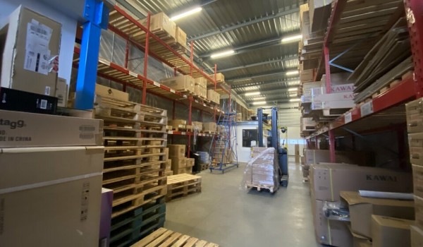 SAINT HERBLAIN - CELLULE D'ACTIVITE DE 290 m² A VENDRE