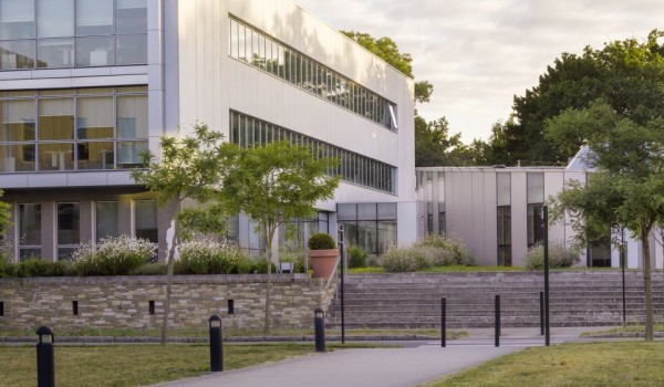  A VENDRE / A LOUER - IMMEUBLE DE BUREAUX RECENT A L'AMENAGEMENT MODULABLE