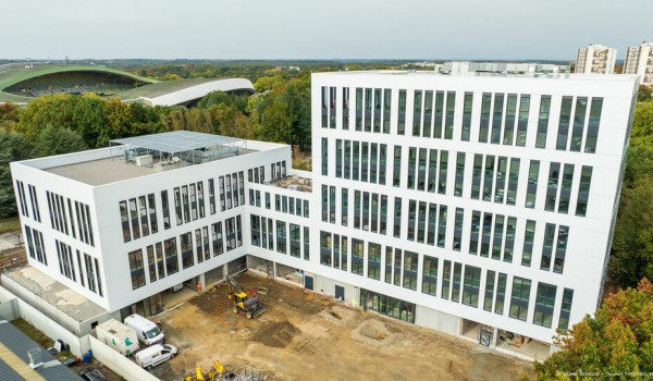 IMMEUBLE DE BUREAUX A LOUER FACE AU TRAMWAY