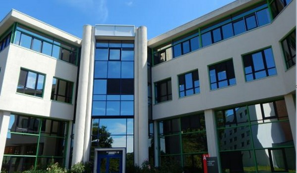 NANTES, GRANDS PLATEAUX DE BUREAUX DANS UN PARC TERTIAIRE BOISE