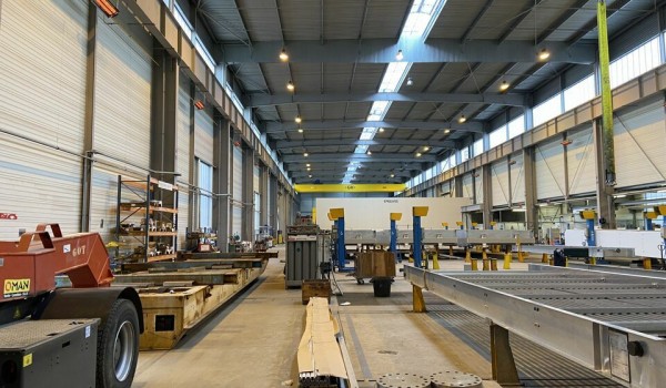 NANTES - QUARTIER HALUCHERE-BATIGNOLLES  3 800 m² DE LOCAUX D'ACTIVITE A LOUER 